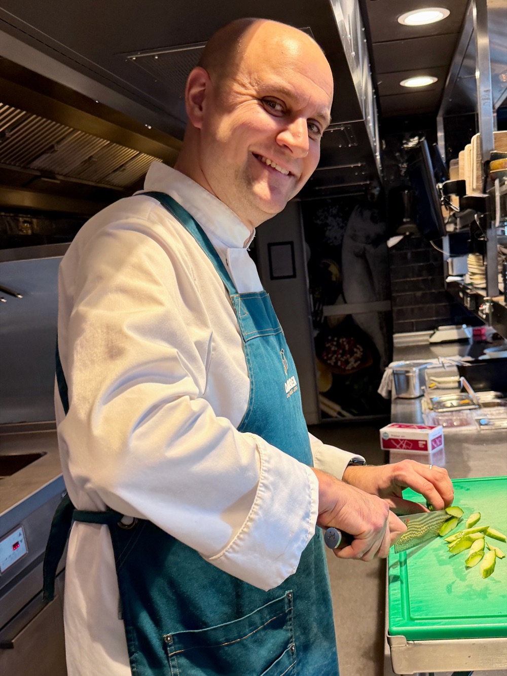 Rafael van der Linden in de keuken van De Beren Den Bosch